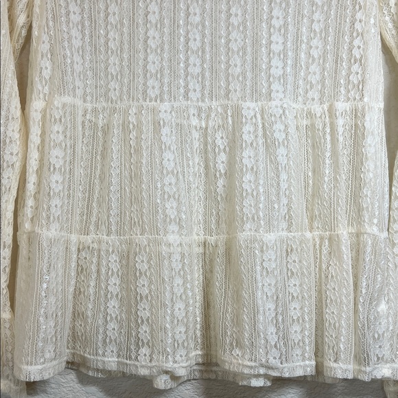 Art Class Chic Cream Lace Blouse with Ruffled hem and sleeves - Picture 3 of 10